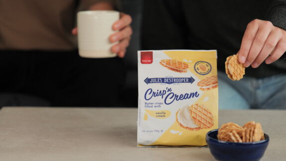 Sachet jaune avec des biscuits