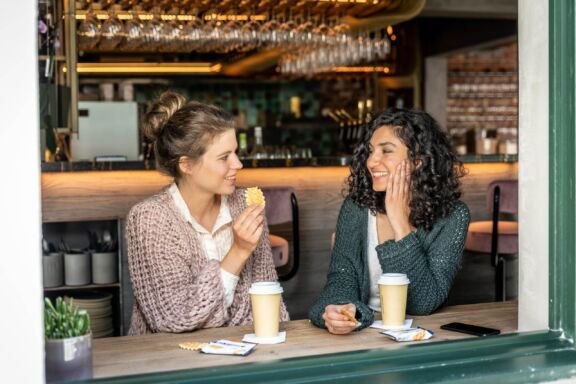 Vriendinnen cafe koffie